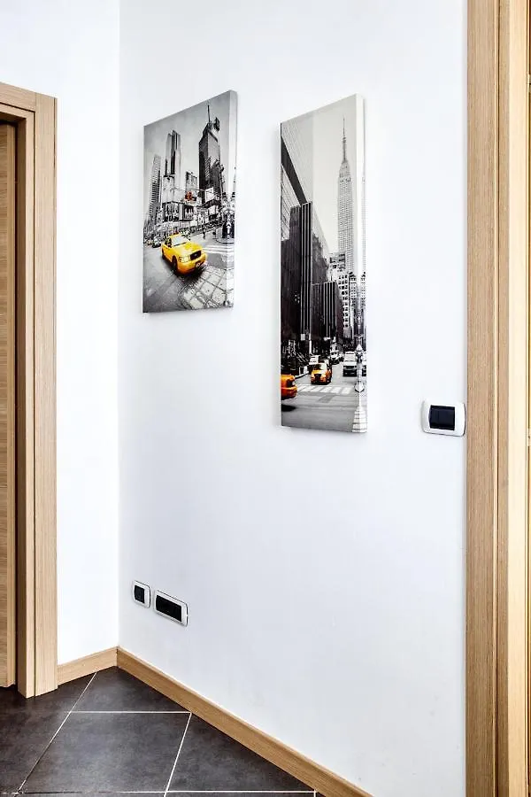 C Studio - Design Bilo Suite -M3- 8 Min Dal Duomo Milano 0*,  Italia